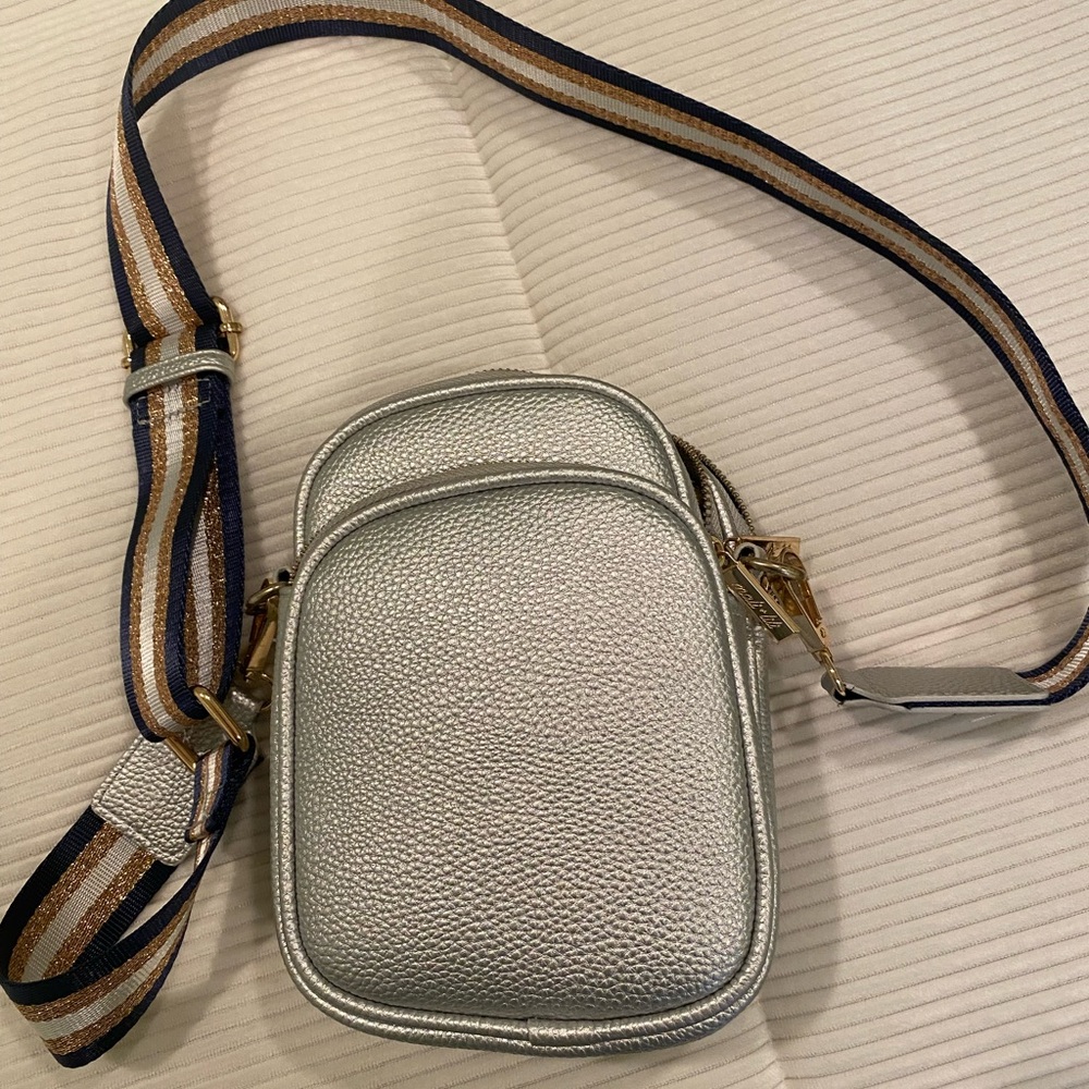 Maki and Lilly vegan leather silver crossbody purse